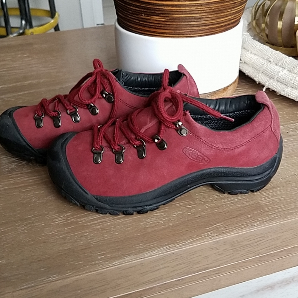 Keen size 5 1/2 like new